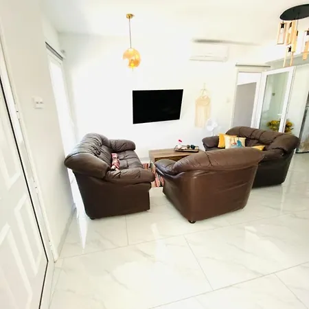 فيلة Exclusive Larnaca - 8 Sleeps - 2 Min From - Big Private Pool *