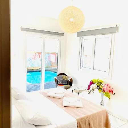 Exclusive Larnaca - 8 Sleeps - 2 Min From - Big Private Pool * بيلا