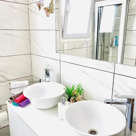 فيلة Exclusive Larnaca - 8 Sleeps - 2 Min From - Big Private Pool *