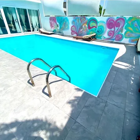 Exclusive Larnaca - 8 Sleeps - 2 Min From - Big Private Pool فيلة *