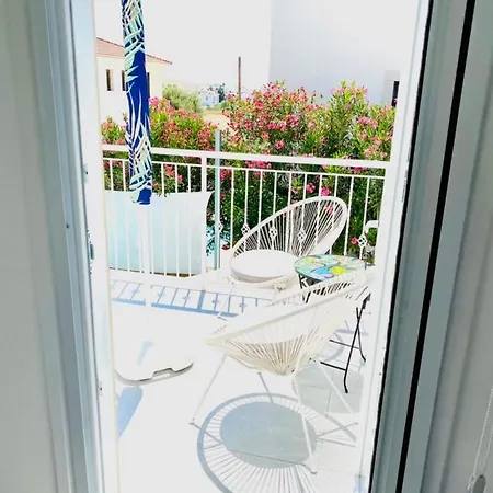 Vilă Exclusive Larnaca - 8 Sleeps - 2 Min From - Big Private Pool Pyla