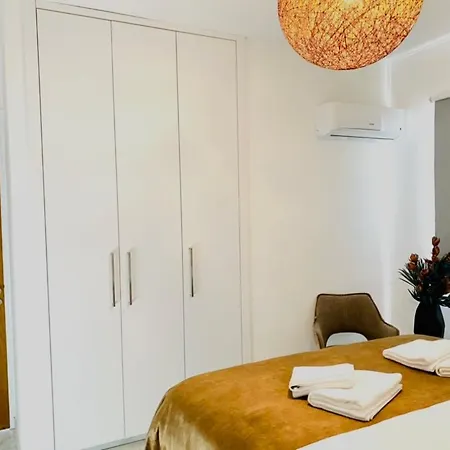 Vilă Exclusive Larnaca - 8 Sleeps - 2 Min From - Big Private Pool Pyla