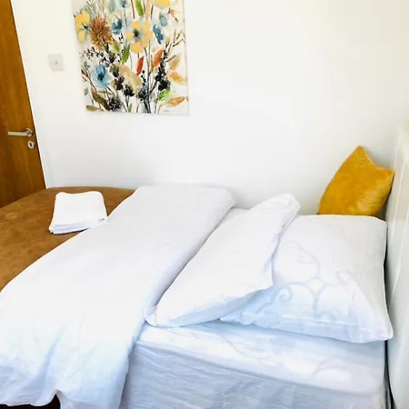 Exclusive Larnaca - 8 Sleeps - 2 Min From - Big Private Pool