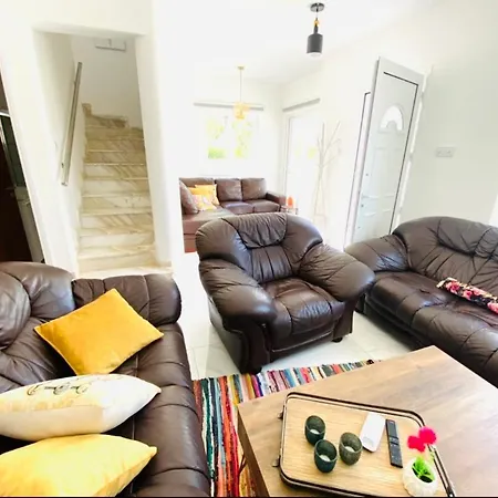 Exclusive Larnaca - 8 Sleeps - 2 Min From - Big Private Pool *