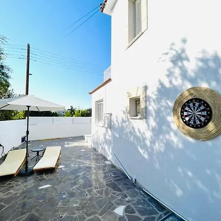 Villa Exclusive Larnaca - 8 Sleeps - 2 Min From - Big Private Pool *