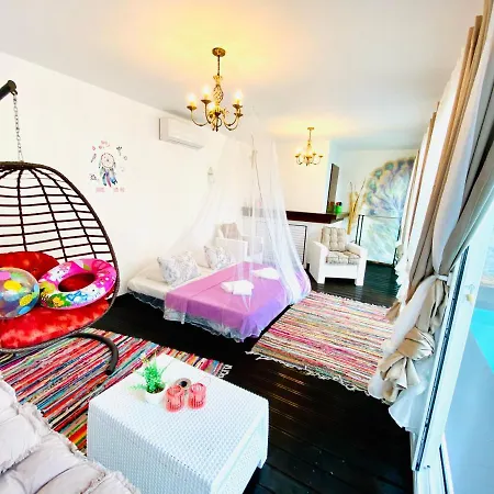 Exclusive Larnaca - 8 Sleeps - 2 Min From - Big Private Pool Villa